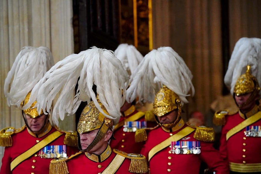 Members of the King's Body Guards of the Honourable Corps of Gentlemen at Arms arrive at the Sovereign's Entrance to the Palace of Westminster ahead of the State Opening of Parliament in the House of Lords,  in London, Britain, November 7, 2023.  Victoria Jones/Pool via REUTERS