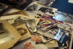 “Negativos Encontrados es un proyecto fotográfico colectivo que busca rescatar del olvido la mayor cantidad de fotos que encontramos tiradas en la calle como si fueran basura", dicen los impulsores del proyecto. Foto: Gentileza