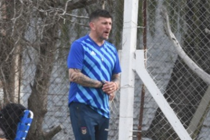 Carlos García. El DT de Ciclón Racing cuenta con el plantel completo para recibir a La Salle en uno de los partidos destacados del sábado.  Mauricio Garín