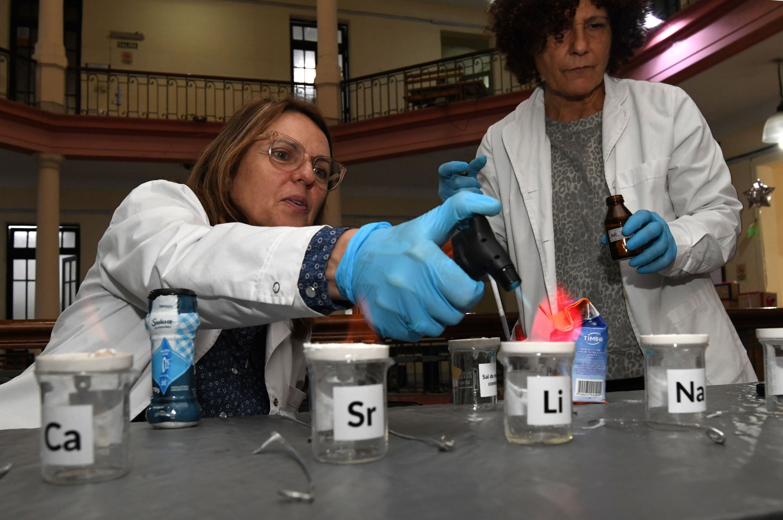 Las estaciones de química resultaron divertidas.