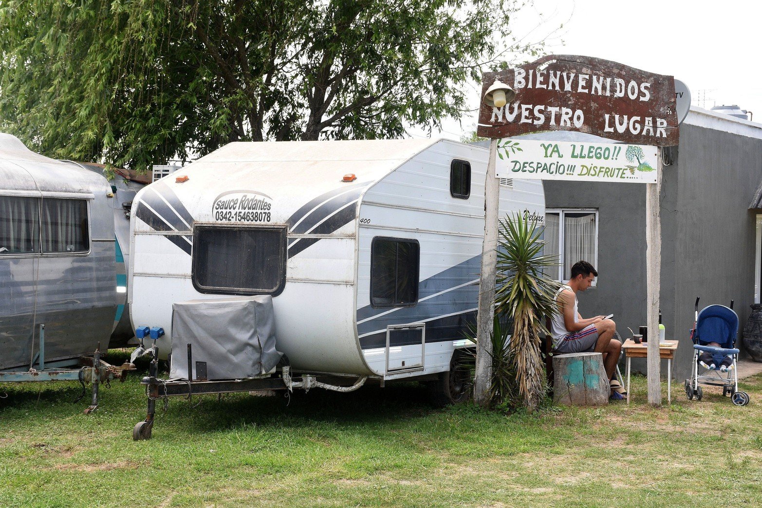 Algunas de las casitas fueron retiradas del club de Caza y Pesca y reubicadas junto a la ruta nacional 168, a cota segura.