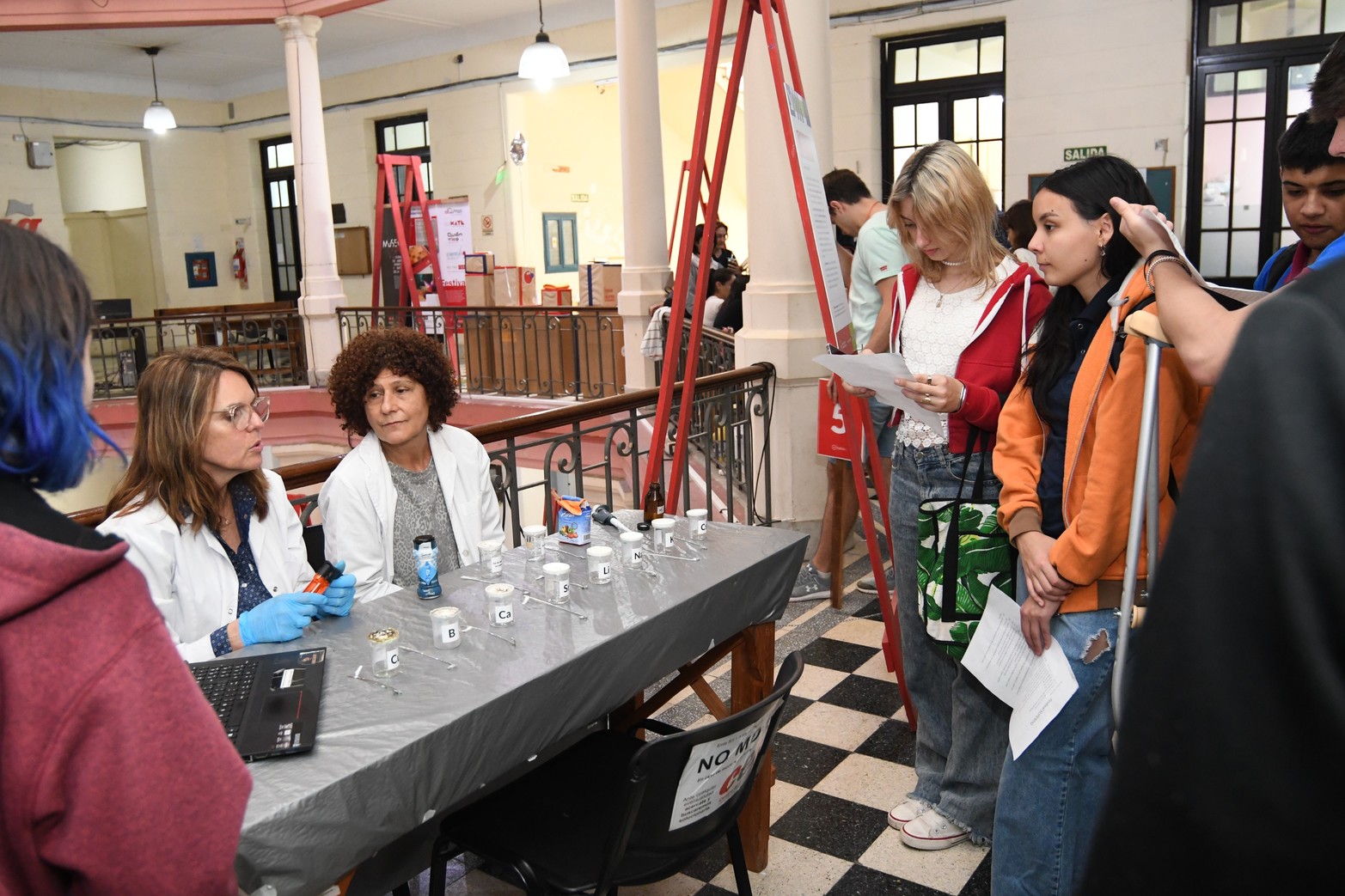 Los Alumnos atentos a las clases de cada estación del festival