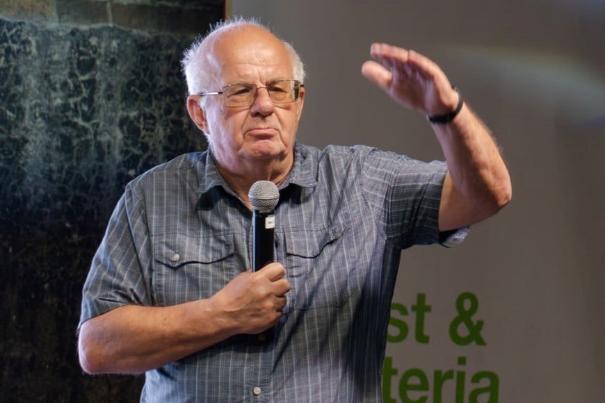 Las charlas técnicas contaron con más de 300 asistentes mientras que  el cierre congregó cerca de 800 invitados .