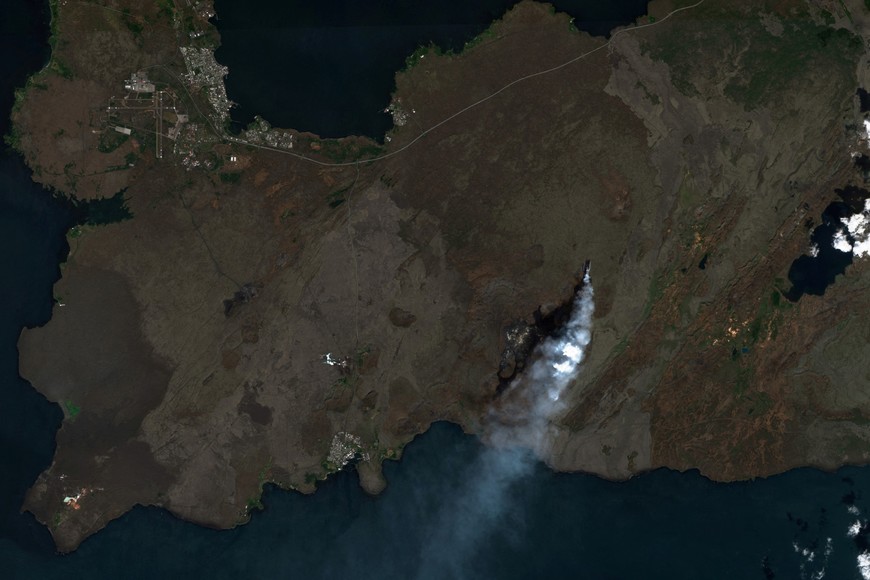 A satellite image shows thick smoke after the eruption of Litli Hrutur volcano in the Reykjanes Peninsula, Iceland, July 11, 2023.  European Union/Copernicus Sentinel-2/Handout via REUTERS    THIS IMAGE HAS BEEN SUPPLIED BY A THIRD PARTY. MANDATORY CREDIT