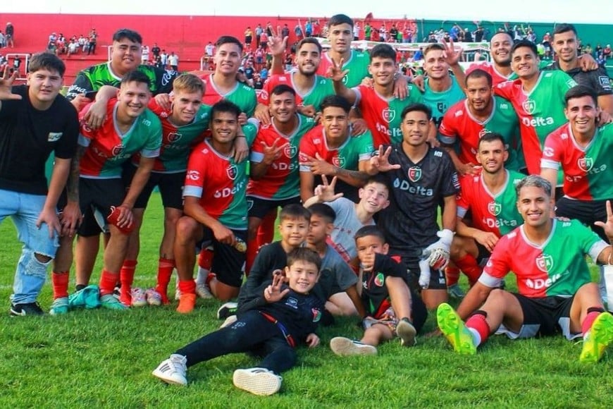 Coronel Aguirre, que le dio vuelta un partidazo a Puerto General San Martín y lo venció 3 a 2. Crédito: Cintia Balbuena.