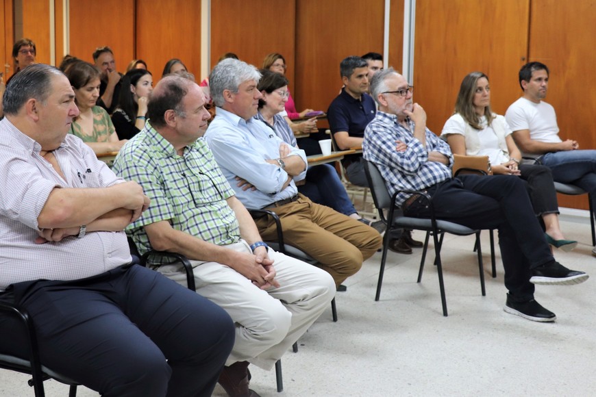Juan Pablo Poletti (intendente electo), Guillermo Kerz (vicerrector Académico UCSF) y Gabriel Biaggioni (decano Facultad de Arquitectura y Diseño). Gentileza