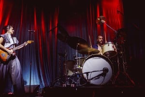Marilina Bertoldi tocando en Dúo Set junto a Eduardo Giardina.