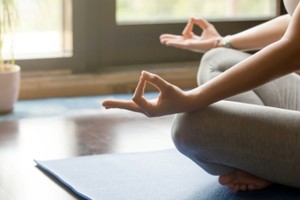 Meditar tiene innumerables beneficios para nuestro cuerpo y mente, pero ¿cuál es el mejor momento para hacerlo?