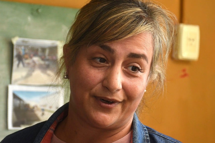 Luciana López, directora de la escuela Mateo Booz de La Vuelta del Paraguayo. Crédito: Guillermo Di Salvatore.