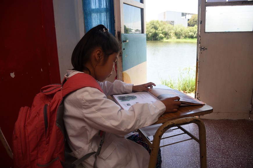En imágenes: creciente y educación en La Vuelta del Paraguayo