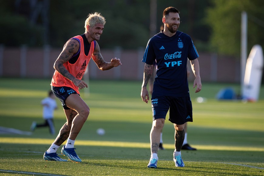 Messi y De Paul, 2 fijas en la lista de Scaloni.