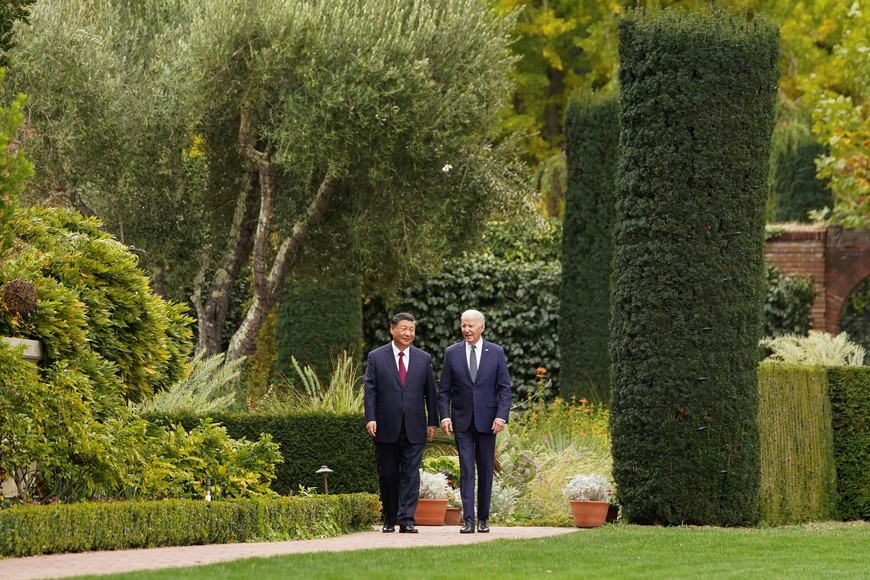 U.S. President Joe Biden walks with Chinese President Xi Jinping at Filoli estate on the sidelines of the Asia-Pacific Economic Cooperation (APEC) summit, in Woodside, California, U.S., November 15, 2023. REUTERS/Kevin Lamarque