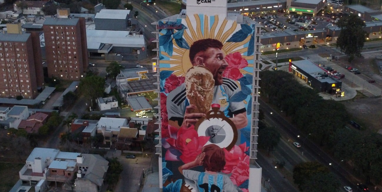 El lugar se ha convertido en un polo de atracción, por la realización del mural más grande del mundo en tributo a Lionel Messi. El Litoral