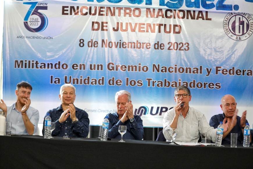 La presentación fue realizada por su hijo, Juan Abal Medina quien realizó una exposición sobre la obra escrita por su padre.