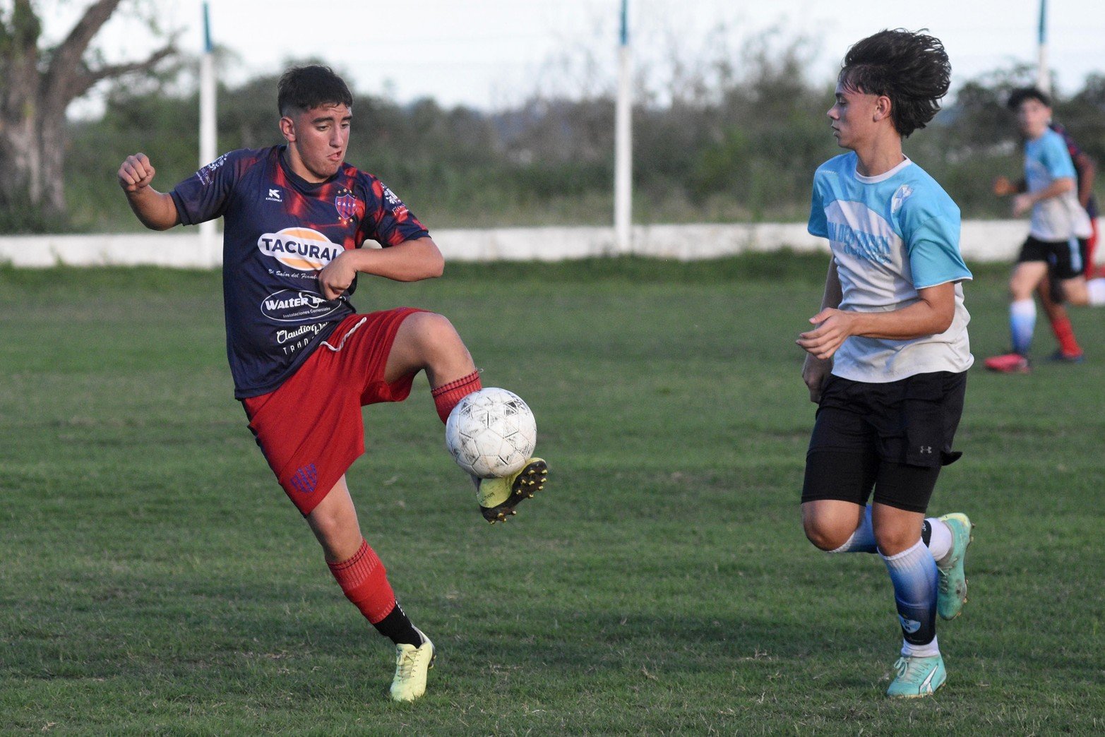 En la ciudad, cuando el sol se une al grito de gol de los pibes, nace un evento que se ha convertido en sinónimo de pasión: El Lagunerito. En su última edición, este torneo de fútbol infantil ha superado todas las expectativas, desafiando incluso las inclemencias del tiempo.