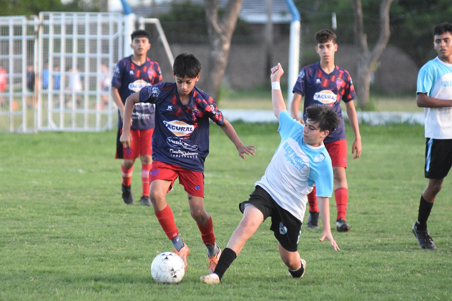El Lagunerito no solo celebra el talento futbolístico, sino que también destaca la importancia del espíritu deportivo y la camaradería. La diversidad de equipos en competencia agrega un toque especial, mostrando la riqueza del fútbol infantil en la ciudad.