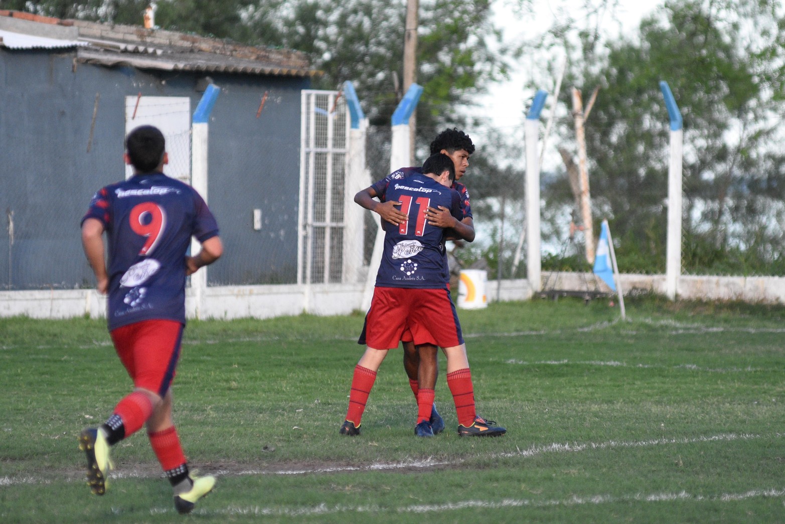 En la ciudad, cuando el sol se une al grito de gol de los pibes, nace un evento que se ha convertido en sinónimo de pasión: El Lagunerito. En su última edición, este torneo de fútbol infantil ha superado todas las expectativas, desafiando incluso las inclemencias del tiempo.