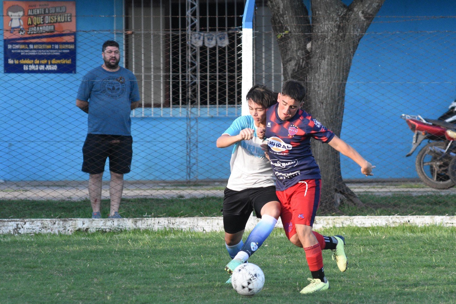 En la ciudad, cuando el sol se une al grito de gol de los pibes, nace un evento que se ha convertido en sinónimo de pasión: El Lagunerito. En su última edición, este torneo de fútbol infantil ha superado todas las expectativas, desafiando incluso las inclemencias del tiempo.