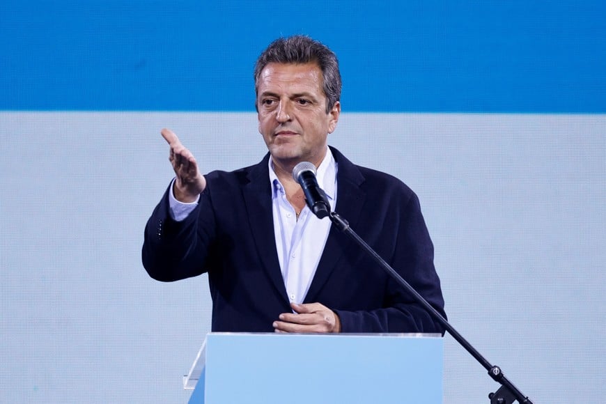 Argentine presidential candidate Sergio Massa gestures onstage during Argentina's runoff presidential election, in Buenos Aires, Argentina November 19, 2023. REUTERS/Adriano Machado