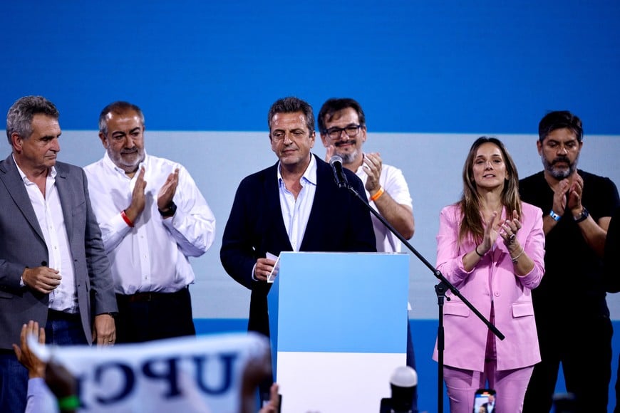 Argentine presidential candidate Sergio Massa addresses supporters during Argentina's runoff presidential election, in Buenos Aires, Argentina November 19, 2023. REUTERS/Adriano Machado