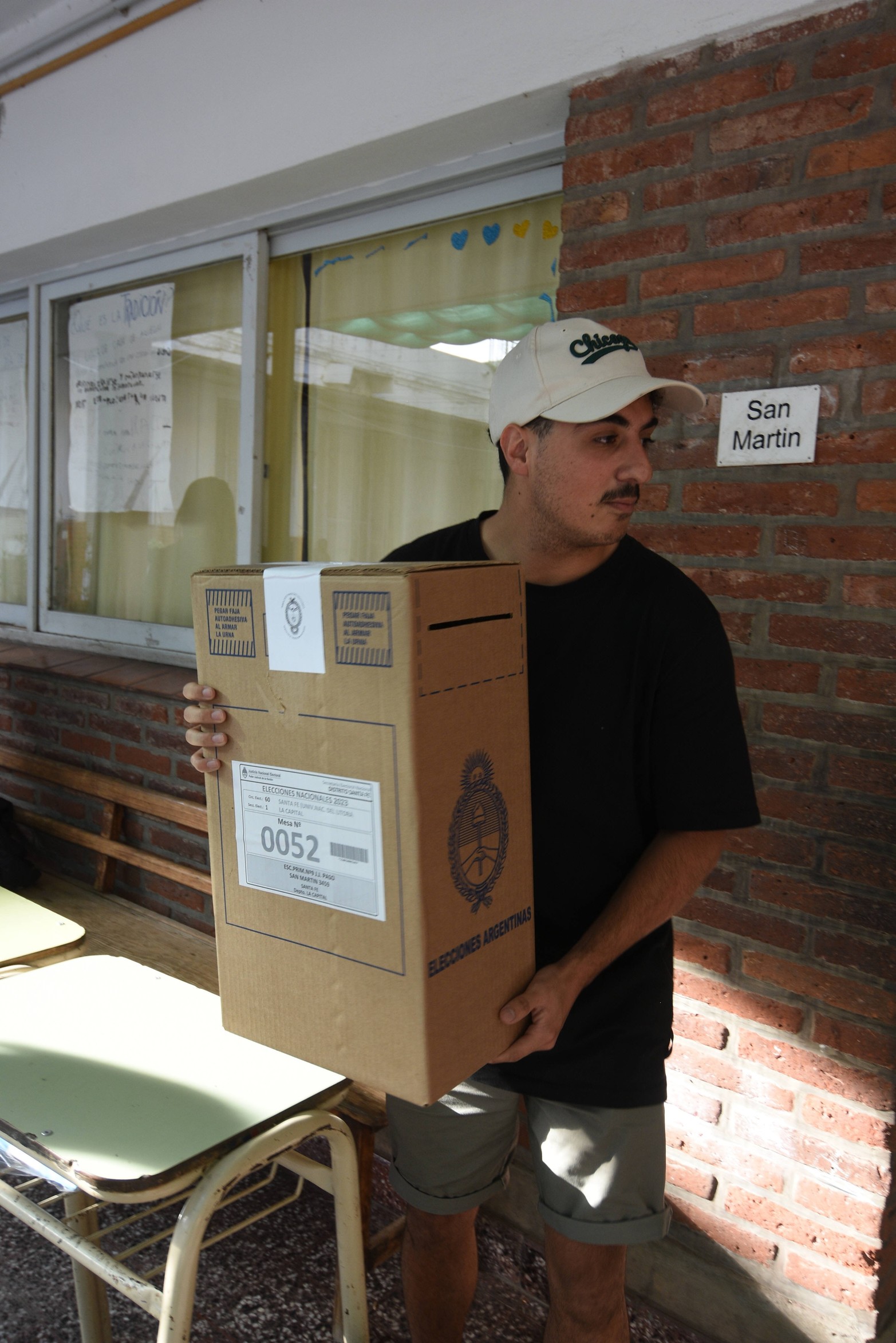 La Cámara Nacional Electoral informó a las 18, tras el cierre de la votación, que la participación fue del 76% en el balotaje presidencial de este domingo.