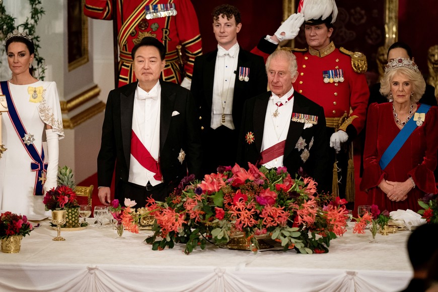 Britain's Catherine, Princess of Wales, President of South Korea Yoon Suk Yeol, Britain's King Charles III and Queen Camilla attend the state banquet at Buckingham Palace in London, Britain November 21, 2023. Aaron Chown/Pool via REUTERS