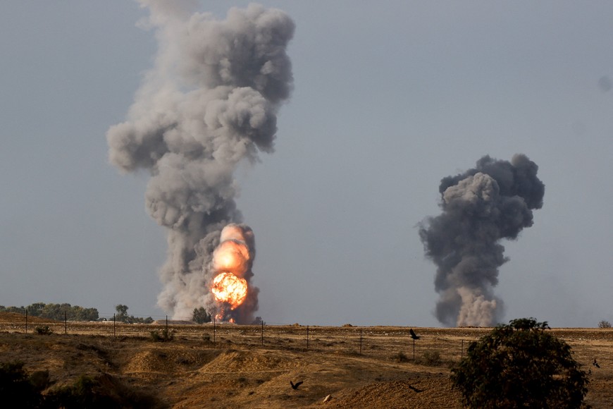 Smoke and flames rise in Gaza during Israeli strike, amid the ongoing conflict between Israel and the Palestinian group Hamas, near Israel's border with Gaza in southern Israel, November 22, 2023. REUTERS/Amir Cohen