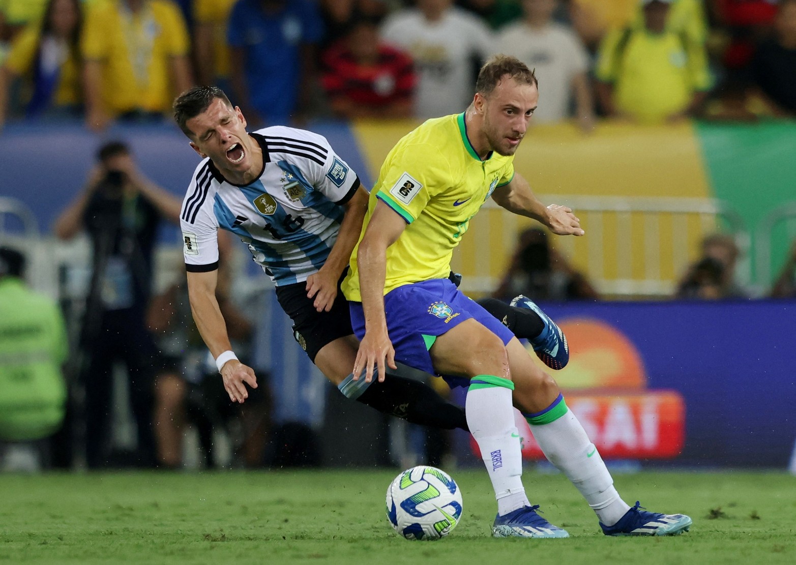 La misma táctica que Uruguay: Brasil usó el mismo recurso. Hacer foul y parar el juego de Argentina. 