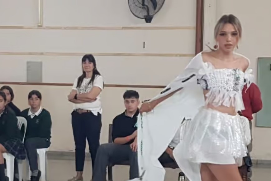 El EcoDesfile de alumnos del Secundario del Instituto Nuestra Señora de la Misericordia.