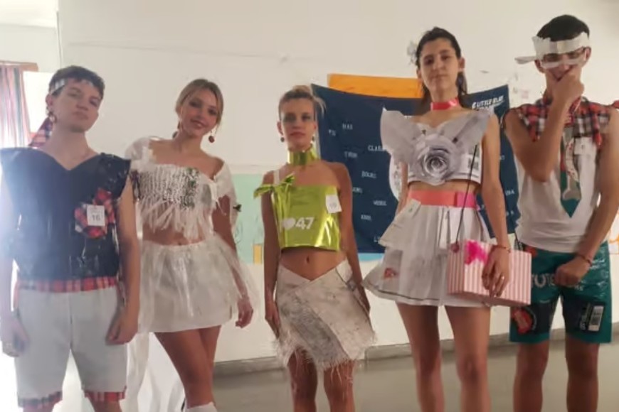 El EcoDesfile de alumnos del Secundario del Instituto Nuestra Señora de la Misericordia.