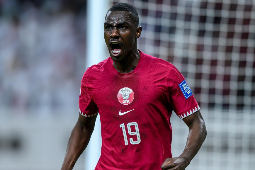 Almoez Ali con la camiseta de Qatar.