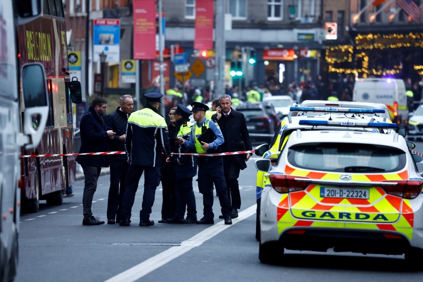 Police officers work at the scene of a suspected stabbing that left few children injured in Dublin, Ireland, November 23, 2023. REUTERS/Clodagh Kilcoyne
