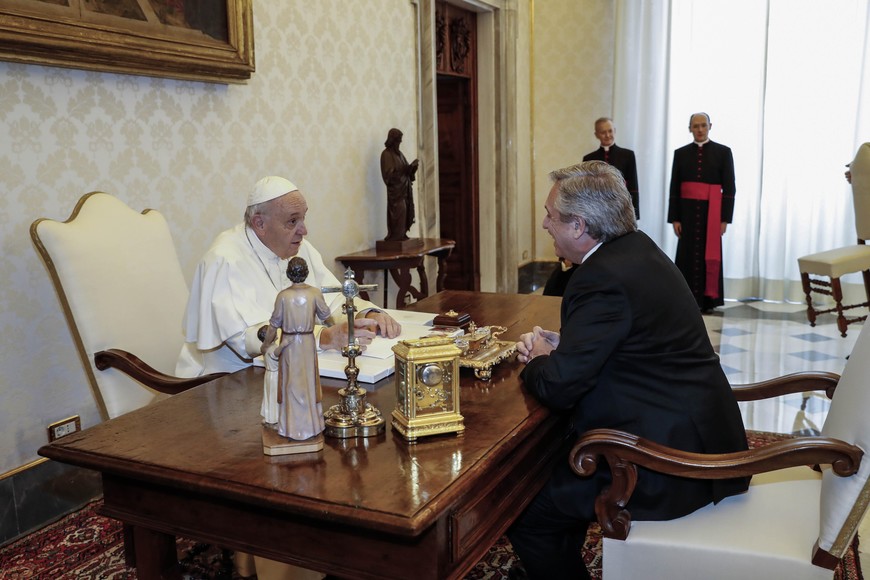 En enero del 2020, tras asumir, el Presidente se entrevistó por primera vez con Jorge Bergoglio.