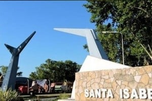 El imputado, una mujer y dos menores provocaron disturbios en calle 25 de Mayo al 700 de Santa Isabel, departamento General López.