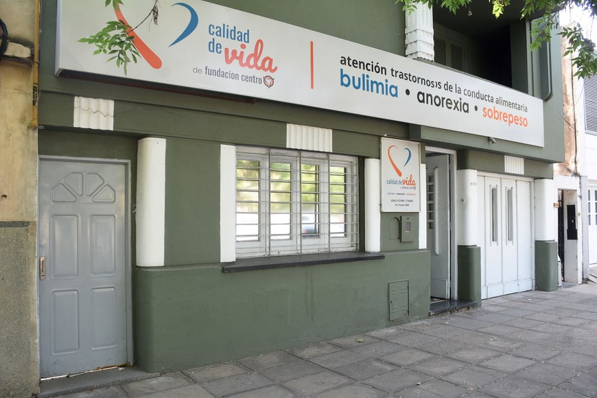 Quienes necesiten información o asesoramiento en trastornos alimentarios, pueden llamar al (0342) 4121480 – 5744648 o acercarse a la sede de la Fundación Centro en avenida Freyre 2060. Crédito: Guillermo Di Salvatore.