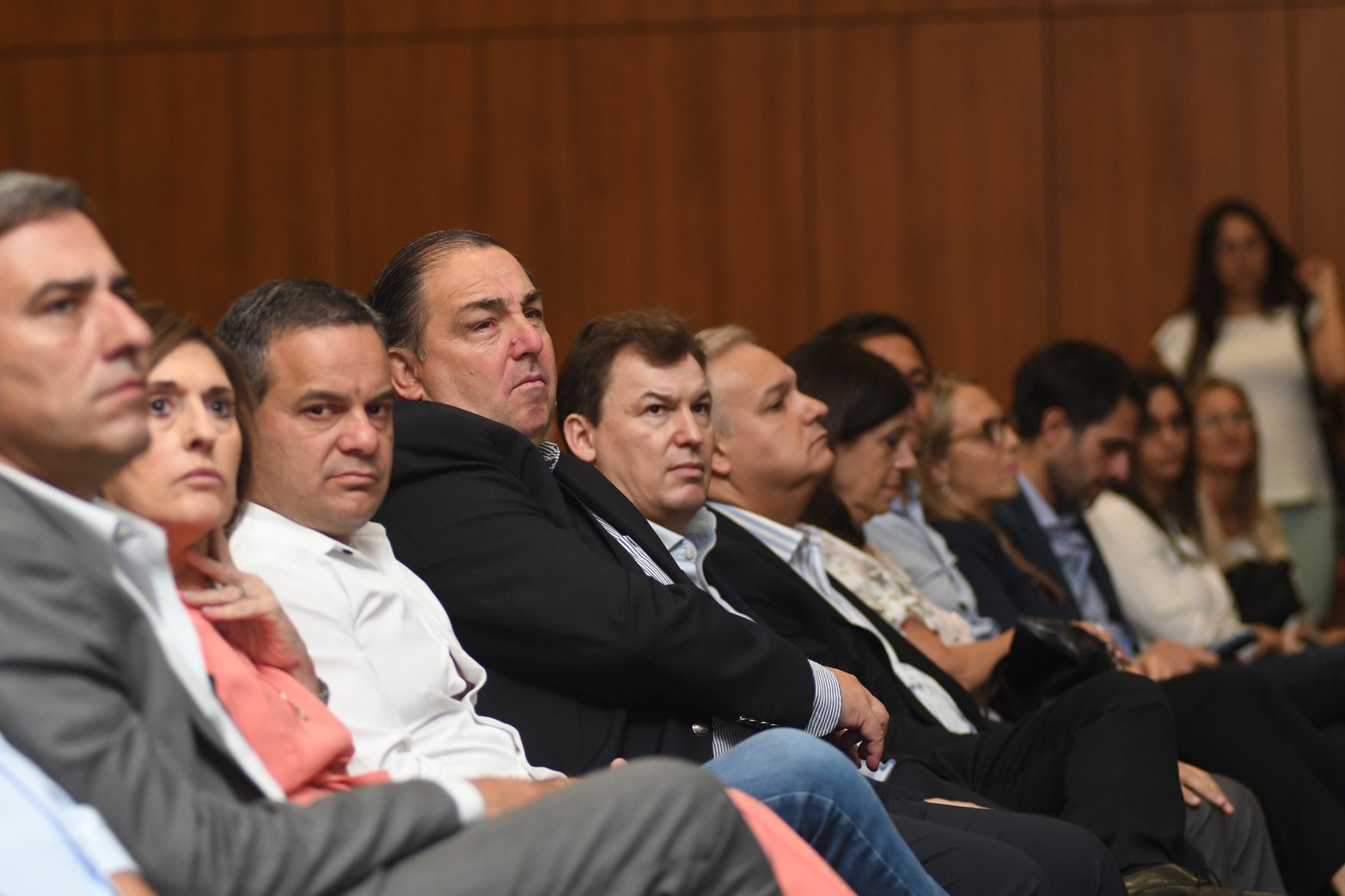 Del encuentro participaron el intendente Emilio Jatón; el intendente electo Juan Pablo Poletti; Pablo Farías, presidente de la Cámara de Diputados; Leandro González, presidente del Concejo Municipal; autoridades provinciales y municipales; representantes de las organizaciones intermedias; y público en general.