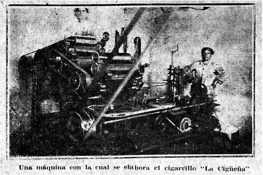 Antigua máquina donde se fabricaban cigarrillos.