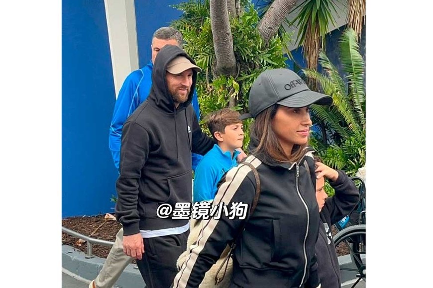 Junto a Anto y los chicos, Messi paseaba por Disney.