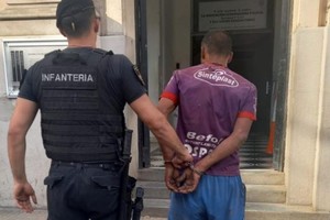 El apresado fue trasladado a sede policial. Crédito: El Litoral.