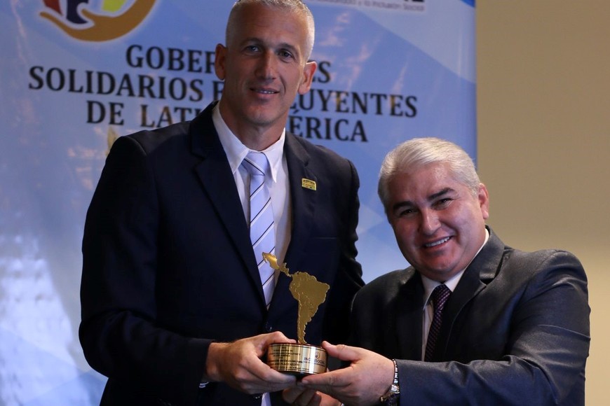 Este reconocimiento, otorgado por la Fundación Inclusocial, fue producto del trabajo desarrollado en el programa social “Centro Comunitario Barrio Oeste”, que comenzó a desarrollarse este año en la ciudad del departamento Las Colonias.