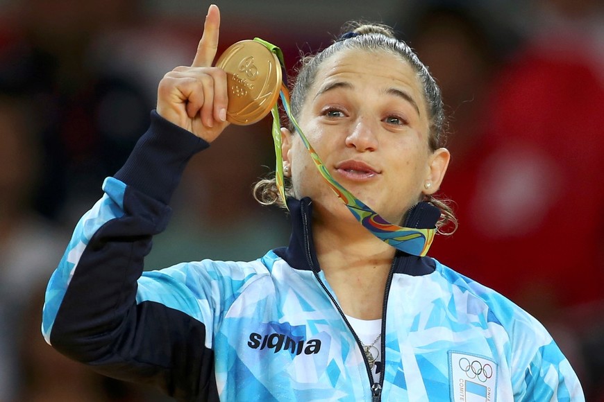 2016 Rio Olympics - Judo - Victory Ceremony - Women -48 kg Victory Ceremony - Carioca Arena 2 - Rio de Janeiro, Brazil - 06/08/2016. Paula Pareto (ARG) of Argentina poses with her medal. REUTERS/Toru Hanai FOR EDITORIAL USE ONLY. NOT FOR SALE FOR MARKETING OR ADVERTISING CAMPAIGNS. rio de janeiro brasil Paula Pareto juegos olimpicos rio 2016 judo yudo mujeres menos de 48 kilos judoca yudoca argentina ganadora medalla de oro