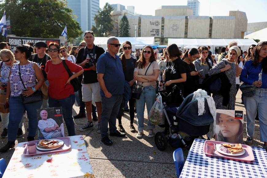 People attend a demonstration called by mothers of hostages kidnapped on the deadly October 7 attack by Palestinian Islamist group Hamas, amid a temporary truce, in Tel Aviv, Israel, November 30, 2023. REUTERS/Athit Perawongmetha
