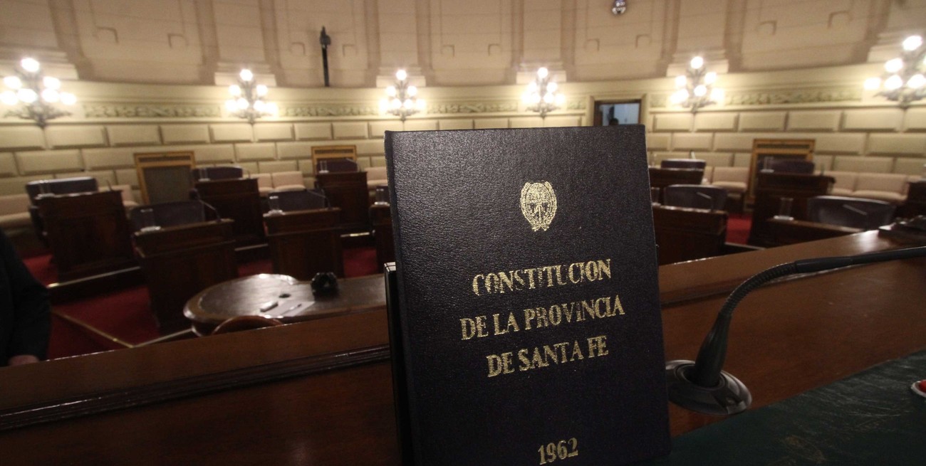 La institucionalidad, la legalidad y el respeto a la Constitución  es lo que exige la democracia y el pueblo de Santa Fe
