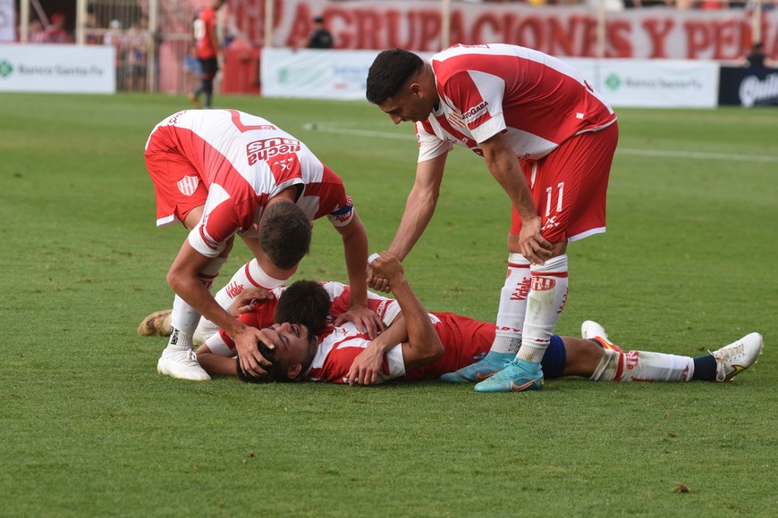 Unión llega a la final habiendo eliminado a su clásico Colón. Crédito: Manuel Fabatía