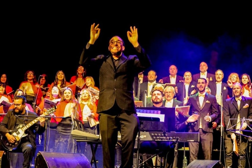 El Coro Nuestra Señora del Calvario, dirigido por Juan Aneiros Monti.