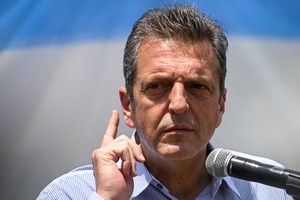 Argentine presidential candidate Sergio Massa gestures as he speaks on the day of Argentina's runoff presidential election, in Tigre, on the outskirts of Buenos Aires, Argentina November 19, 2023. REUTERS/Mariana Nedelcu