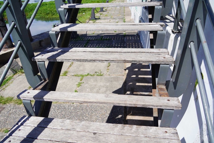 La escalera al mirador es un peligro. Foto: Fernando Nicola