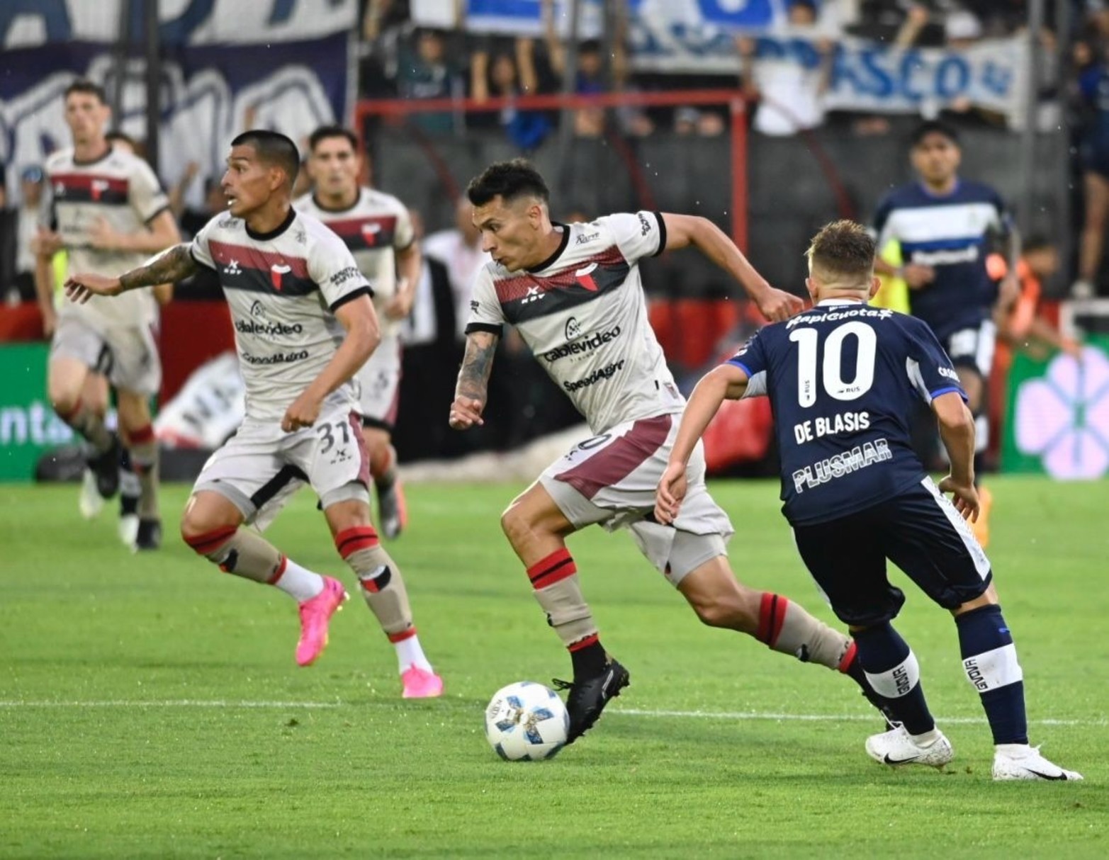 Descendió Colón. Perdió ante Gimnasia y descendió a la Primera Nacional. El Sabalero no pudo con el Lobo en el desempate y cayó por 1 a 0 en el estadio Coloso Marcelo Bielsa de Rosario.