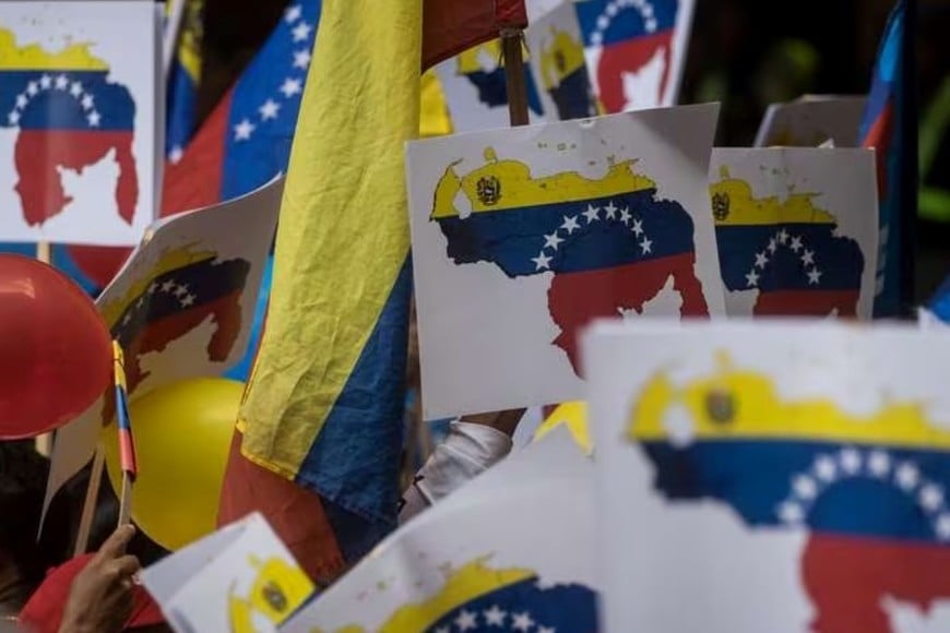 Manifestaciones a favor de la adhesión con pancartas que presentan el eventual mapa venezolano. Crédito: Miguel Gutierrez