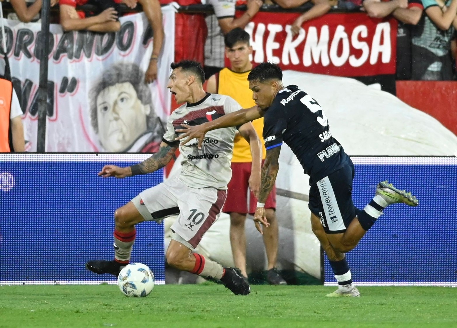 Descendió Colón. Perdió ante Gimnasia y descendió a la Primera Nacional. El Sabalero no pudo con el Lobo en el desempate y cayó por 1 a 0 en el estadio Coloso Marcelo Bielsa de Rosario.